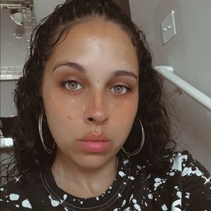 Meet your Posher, Gabriela